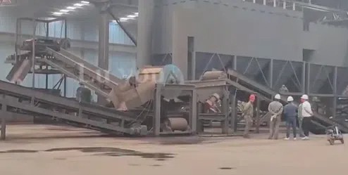 大型鋁棒場(chǎng)選擇大型的破碎機(jī)作業(yè),產(chǎn)能大,持續(xù)產(chǎn)出,短期可見回饋