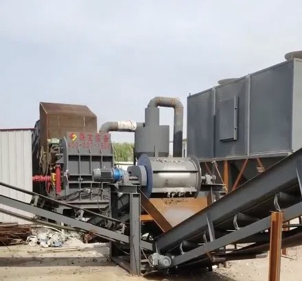 時(shí)產(chǎn)3 -5噸的200型路友破碎機(jī)在河北地區(qū)上崗