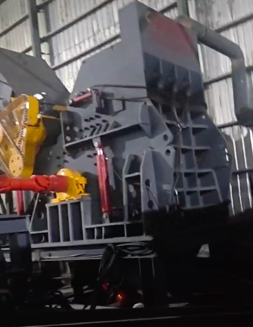 新手操作破碎機切記不可憑自我感覺 ,一定要嚴格按照安裝人員教學(xué)操作才不會出失誤 .