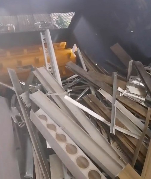 315型對(duì)建筑金屬邊框進(jìn)行破碎