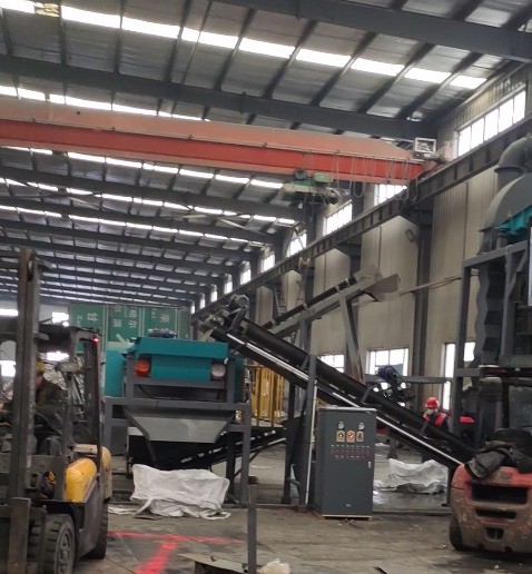 吉林地區(qū)破碎線?空分機(jī)安裝完畢。空分機(jī)用于輕飄物的分選使用