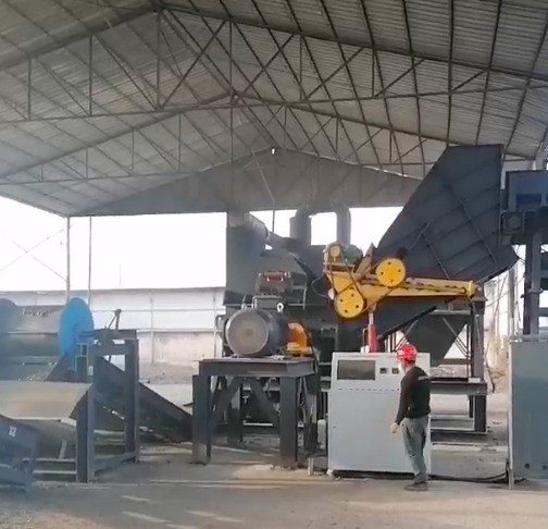 安徽地區(qū)315型破碎機(jī)使用現(xiàn)場(chǎng)，新機(jī)待運(yùn)行