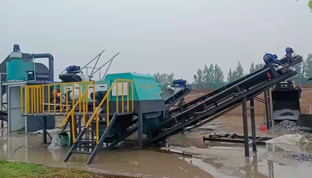 調(diào)試分選設(shè)備突遇陣雨來(lái)襲