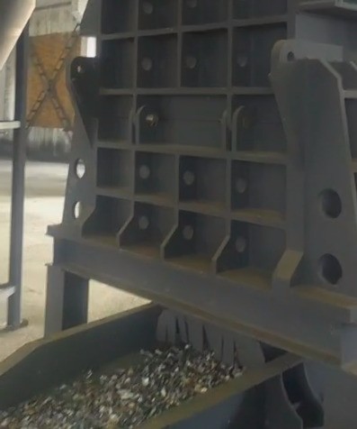 室外上料安裝方式可以有效減少灰塵的濃度，視線不被干擾