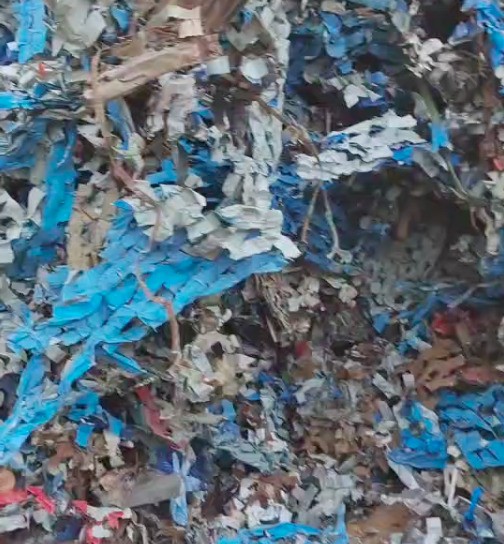 使用路友破碎機后的彩鋼瓦破碎料