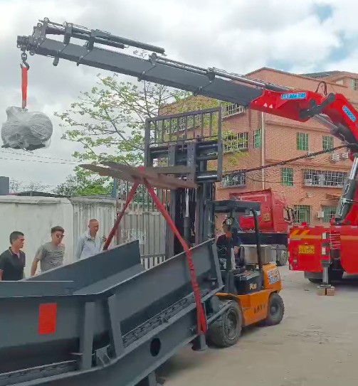 物流抵達客戶場地，卸貨啦～