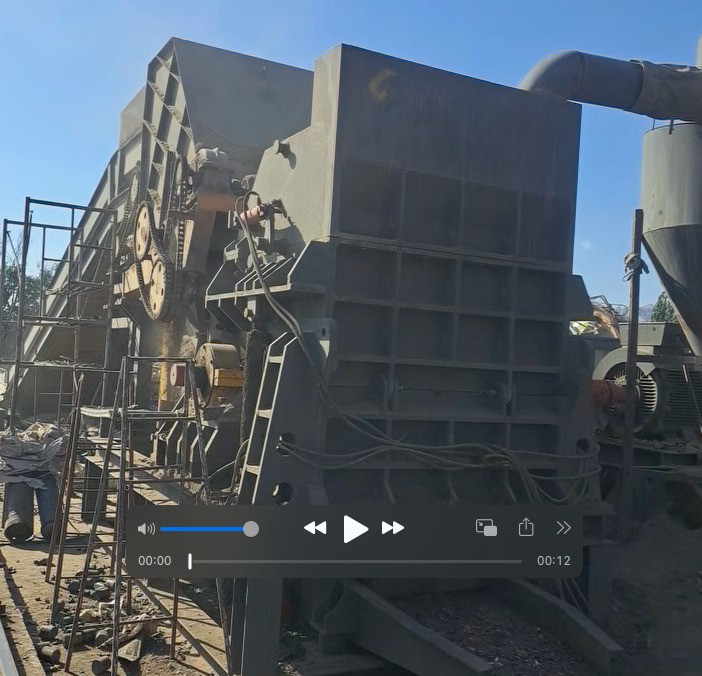 售后服務(wù)315型破碎機(jī)，客戶位于新疆地區(qū)。