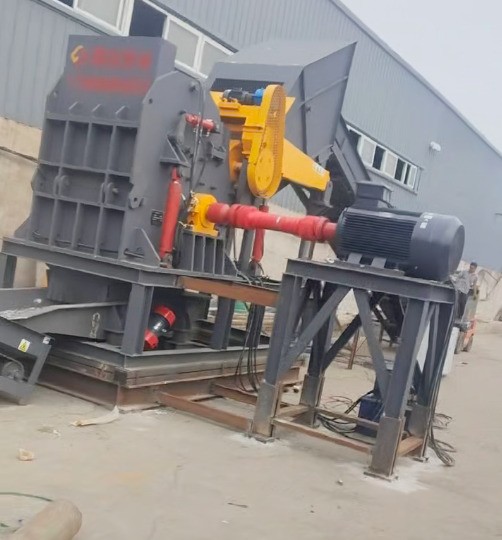 路友 110 型廢鋁破碎機(jī)已完成安裝，目前正進(jìn)行人工投料試機(jī)。