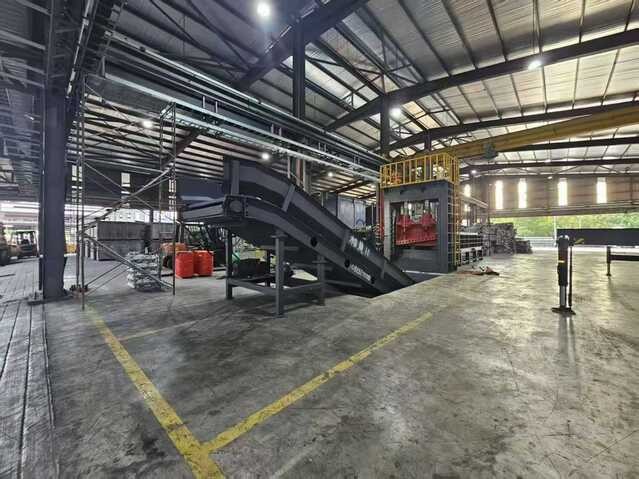 進(jìn)軍馬來(lái)西亞的路友龍門(mén)剪，在舉國(guó)歡的日子里完成了安裝任務(wù)