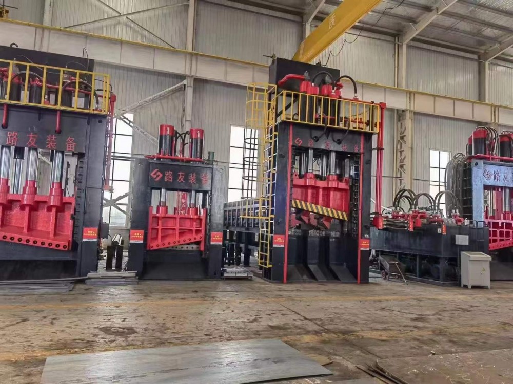 全自動液壓龍門剪，管鐵 輕薄料剪切機