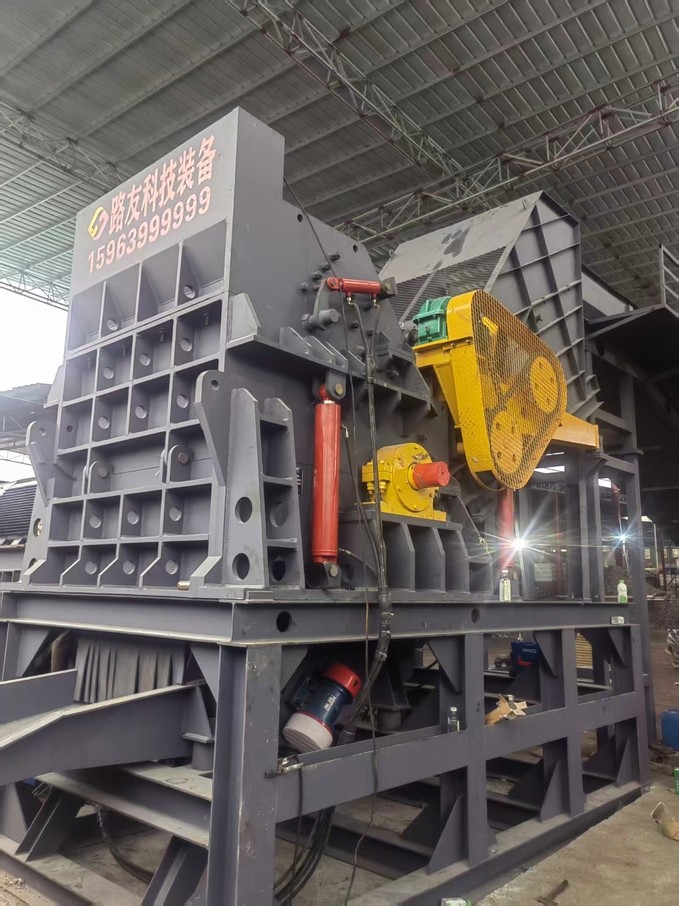 護板包圍起來，防飛降噪