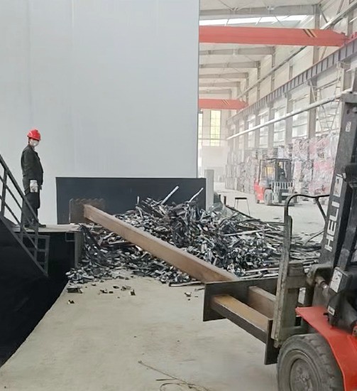 因客戶輸送帶坑未及時完善，空轉試機結束后，雙方協(xié)商一致，取消后面的打料試機。