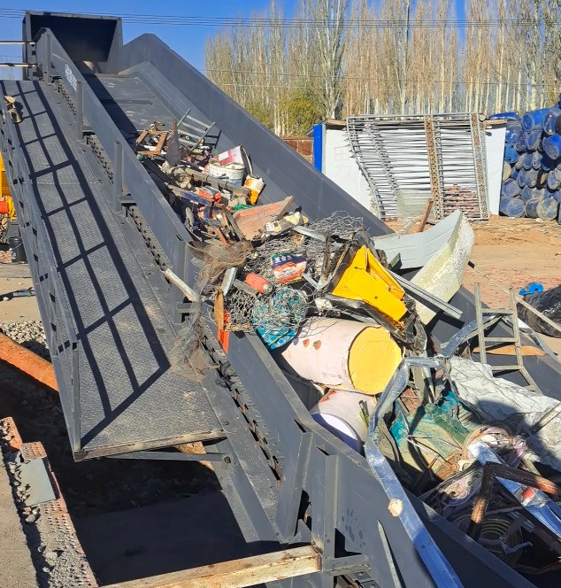 近日路友破碎機又隔市跨省來到廣袤無垠資源豐富的新疆，隨即開啟了一場雙向奔富的旅途。